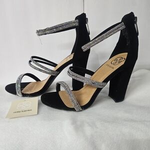 Daisy Fuentes Beige Women's Sandals